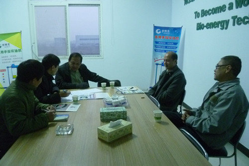 馬來(lái)西亞客戶考察绿巨人草莓丝瓜秋葵榴莲在线小型飼料顆粒機