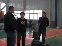 希臘客戶到绿巨人草莓丝瓜秋葵榴莲在线考察顆粒機及(jí)顆粒機成套設備