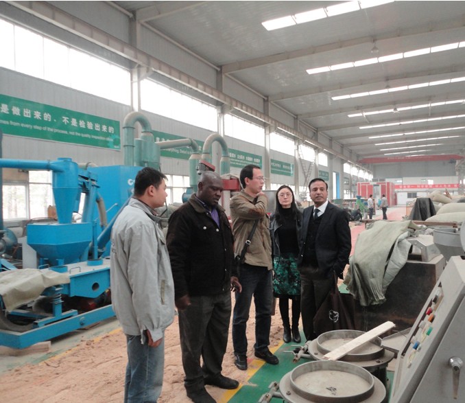 孟加拉和津(jīn)巴布韋客戶到訪安陽吉姆(mǔ)克