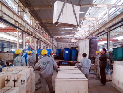 該圖是绿巨人草莓丝瓜秋葵榴莲在线(kè)120型飼料燈(dēng)頭機發貨現場照片