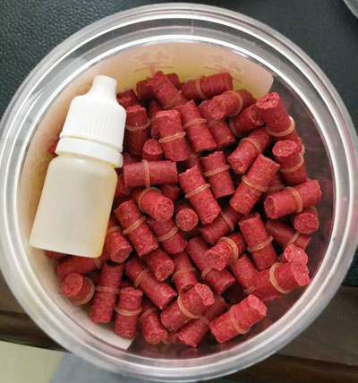 該圖是河北客戶使用(yòng)绿巨人草莓丝瓜秋葵榴莲在线魚飼料顆粒機(jī)製作出來的顆粒料