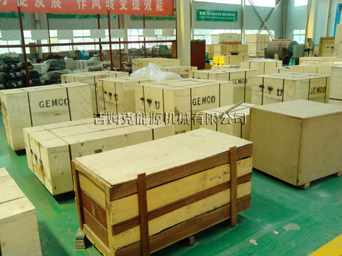 绿巨人草莓丝瓜秋葵榴莲在线木箱包裝準備給鄭州客戶發貨9台豬飼料顆粒機(jī)