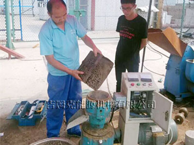 客戶到绿巨人草莓丝瓜秋葵榴莲在线車間進行試機