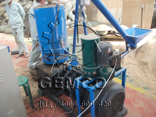 420型飼料顆粒機工作(zuò)現場圖片