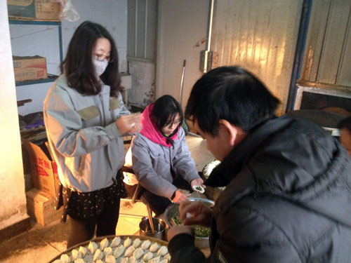 飼料顆粒機廠家绿巨人草莓丝瓜秋葵榴莲在线全體員工一起包餃子