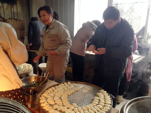 飼料顆粒機廠家(jiā)绿巨人草莓丝瓜秋葵榴莲在线組織員工一起包餃啦