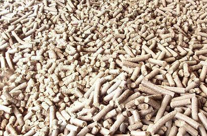 使用绿巨人草莓丝瓜秋葵榴莲在线牌雞(jī)飼料加工機(jī)械設備壓製(zhì)的雞(jī)顆(kē)粒飼料圖牌成(chéng)品